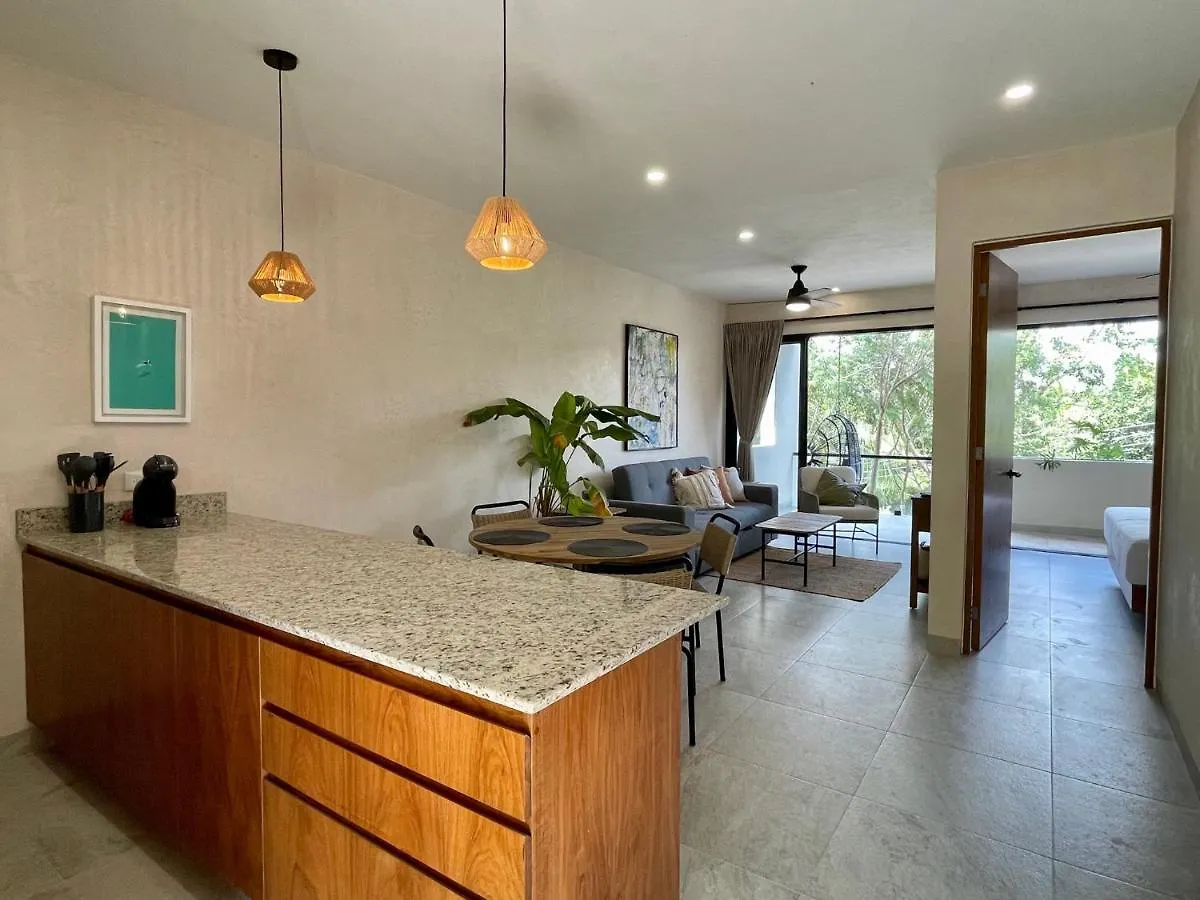 Micaela Bacalar Condos 0*,