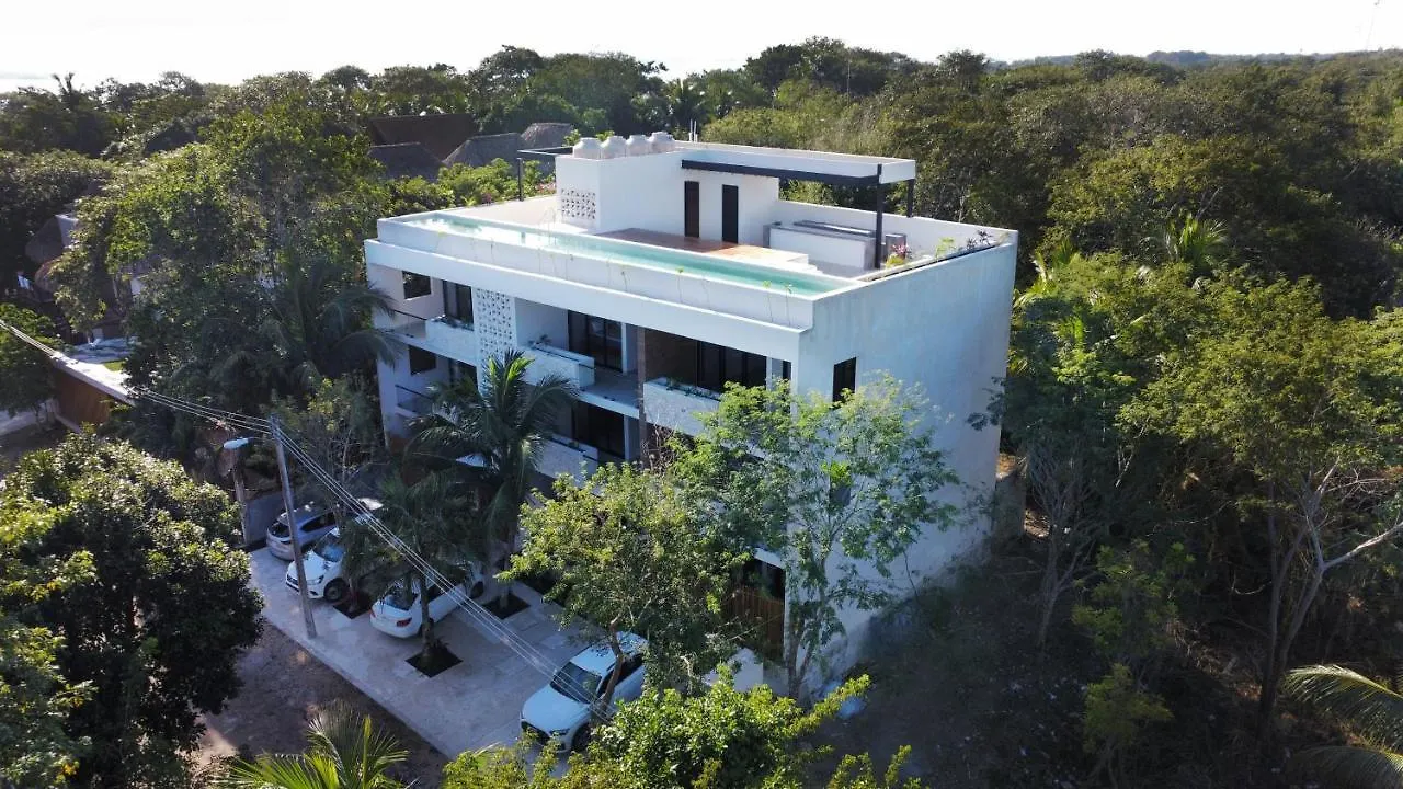 Micaela Bacalar Condos 0*,